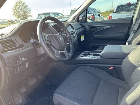 Used 2025 Honda Ridgeline Sport image 16