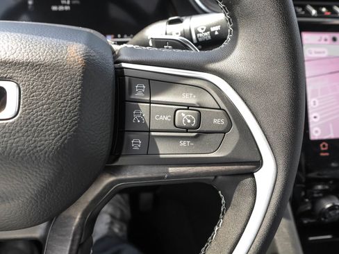 New 2025 Jeep Grand Cherokee Limited w/ Luxury Tech Group II image 29