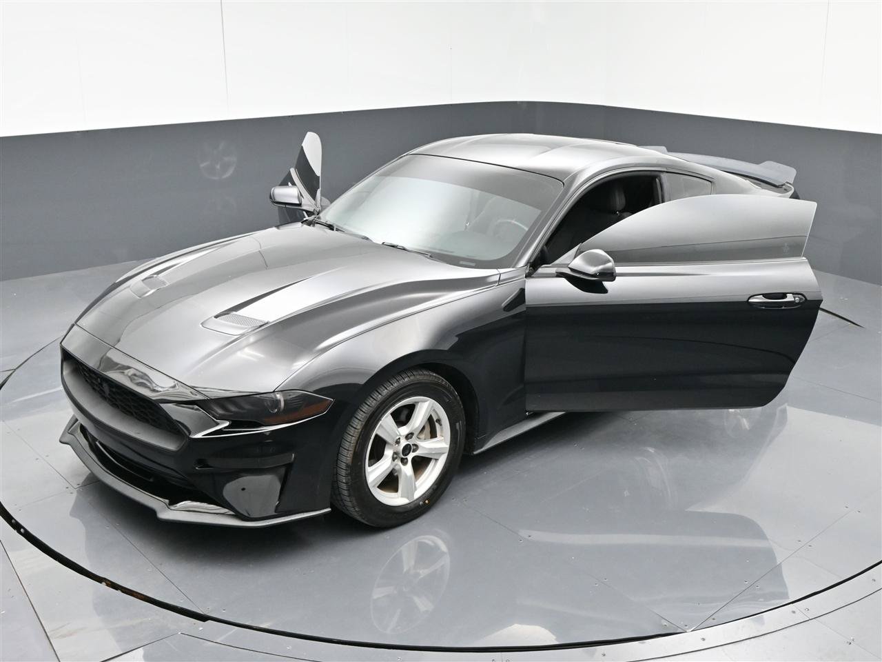 Used 2018 Ford Mustang Coupe RWD image 37