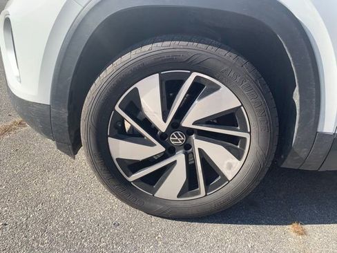 Used 2024 Volkswagen Atlas SE image 30