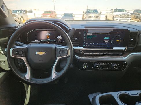 Used 2024 Chevrolet Silverado 1500 LT AWD/4WD image 11