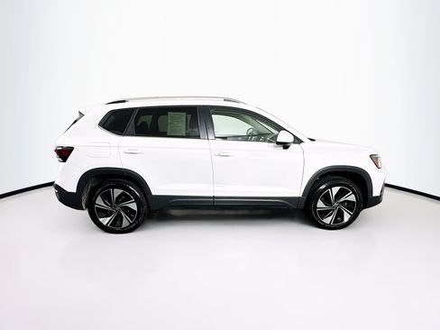 Used 2025 Volkswagen Taos SE AWD/4WD image 10