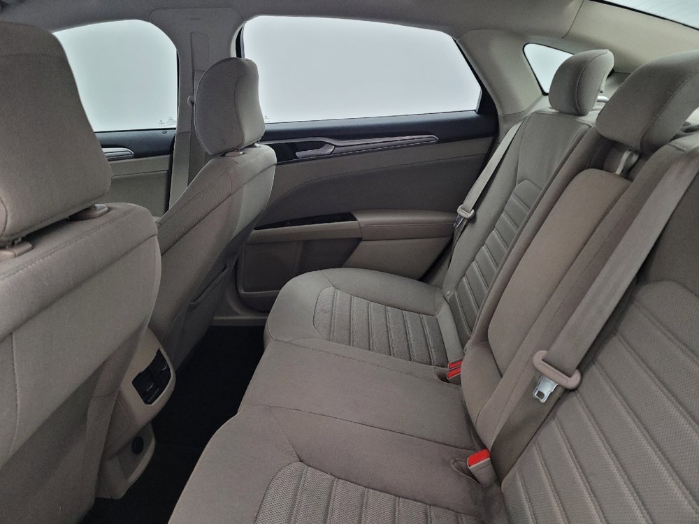 Used 2020 Ford Fusion SE FWD image 18