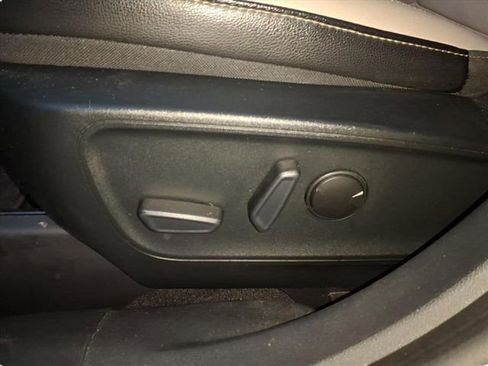 Used 2020 Ford Escape Titanium image 22