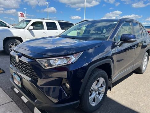 Used 2019 Toyota RAV4 XLE AWD/4WD image 2
