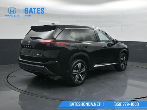 Used 2023 Nissan Rogue SL AWD/4WD image 2