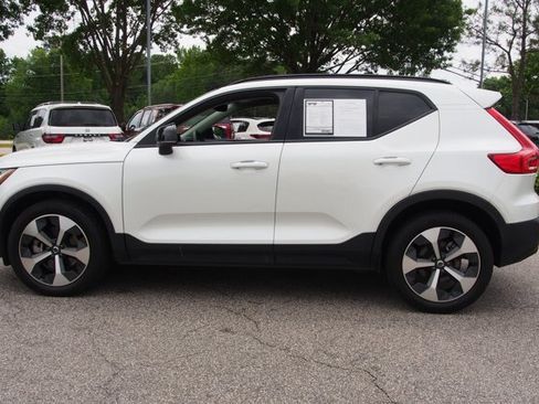 Used 2023 Volvo XC40 B5 Plus AWD/4WD image 5