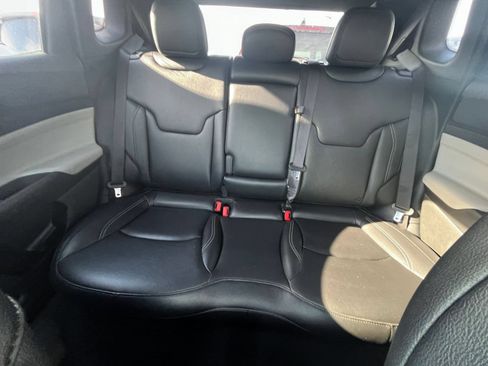 Used 2025 Jeep Compass Limited AWD/4WD image 38