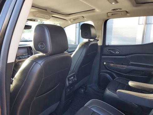 Used 2023 GMC Acadia Denali w/ Denali Ultimate Package FWD image 9