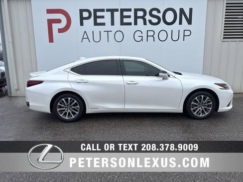 Used 2022 Lexus ES 300h w/ Accessory Package 2 image 2