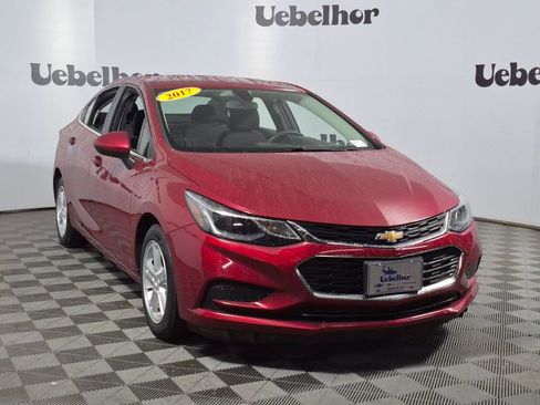 Used 2017 Chevrolet Cruze LT w/ Convenience Package FWD image 1