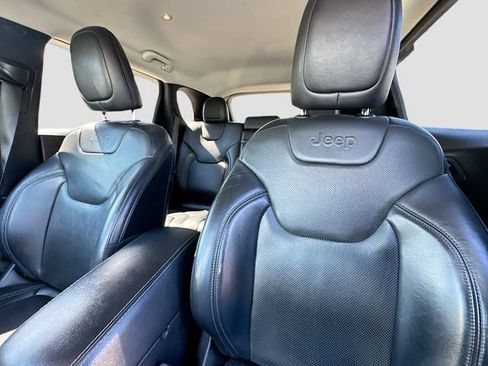 Used 2019 Jeep Cherokee Limited image 15