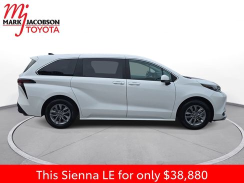 Used 2025 Toyota Sienna LE image 7