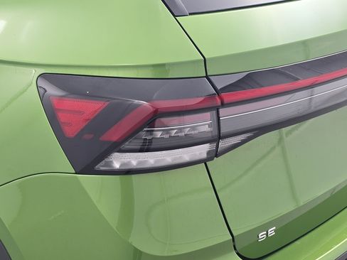 New 2026 Volkswagen Taos SE FWD image 32