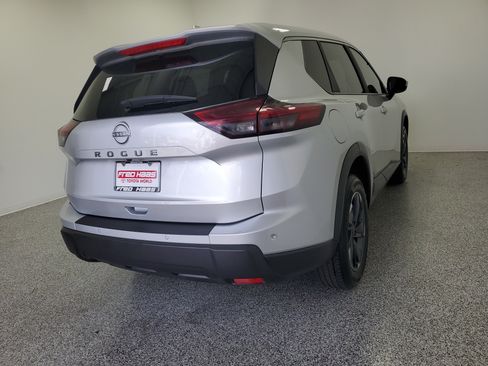 Used 2025 Nissan Rogue SV FWD image 7