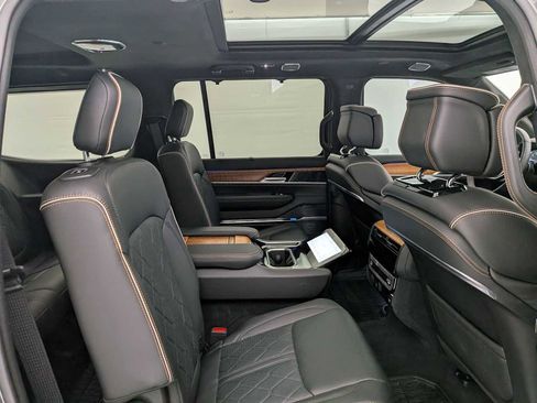 Used 2024 Jeep Grand Wagoneer Series III image 21