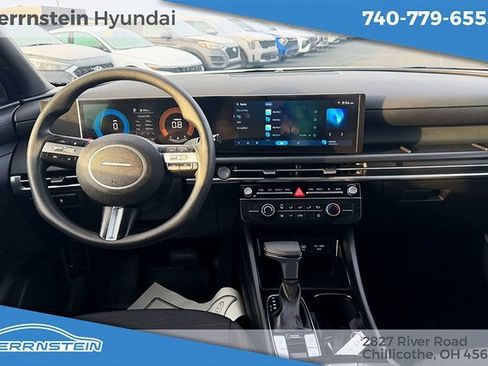 Certified 2025 Hyundai Santa Cruz SE image 6
