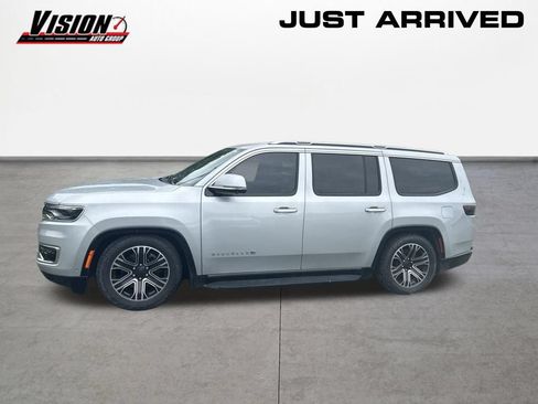 Used 2022 Jeep Wagoneer Series III w/ Convenience Group I AWD/4WD image 2