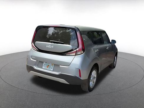Used 2025 Kia Soul LX w/ LX Technology Package FWD image 14