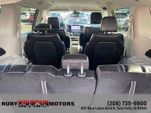 Used 2023 Chrysler Pacifica Touring-L image 26