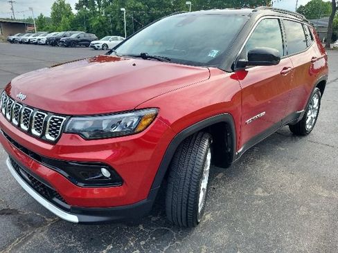 Used 2025 Jeep Compass Limited AWD/4WD image 7