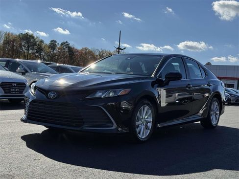 Used 2023 Toyota Camry LE image 23