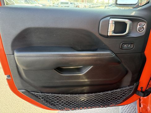 Used 2019 Jeep Wrangler Unlimited Sahara w/ Uconnect 4C Nav & Sound Group image 15