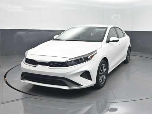 Used 2024 Kia Forte LXS w/ LXS Technology Package FWD image 1
