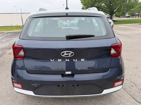 Used 2025 Hyundai Venue Limited FWD image 4