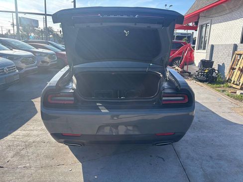 Used 2019 Dodge Challenger SXT image 8