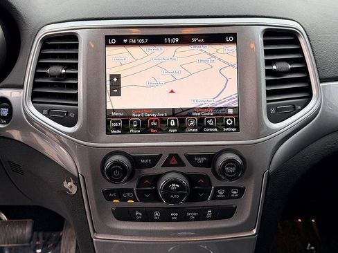 Used 2021 Jeep Grand Cherokee Laredo X image 29