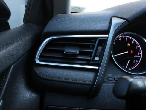 Used 2018 Toyota Camry LE image 8