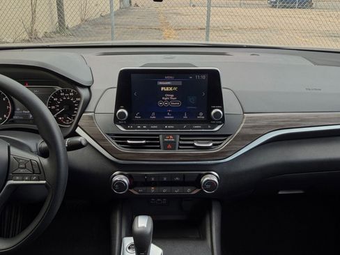 Used 2025 Nissan Altima 2.5 SV image 17