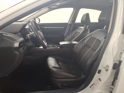 Used 2025 Nissan Altima 2.5 SR FWD image 15