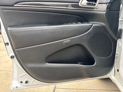 Used 2015 Jeep Grand Cherokee Overland w/ Advanced Technology Group image 10