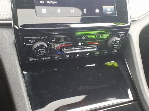 Used 2023 Jeep Grand Cherokee Altitude image 16