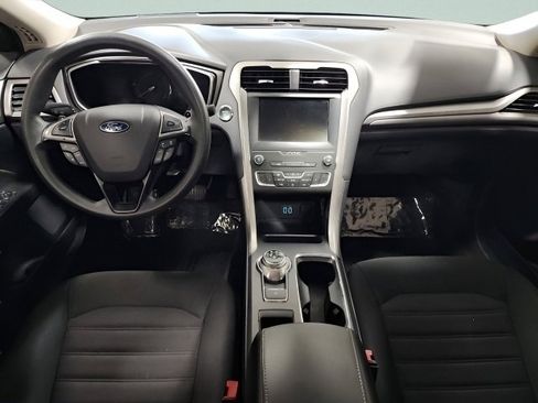 Used 2020 Ford Fusion SE image 2
