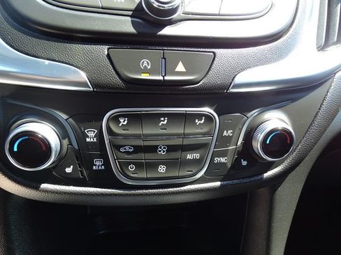 Certified 2022 Chevrolet Equinox LT FWD image 12