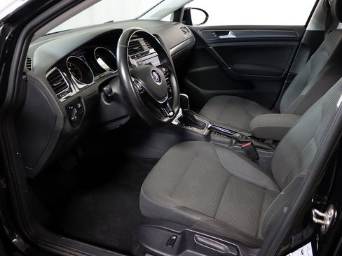 Used 2019 Volkswagen Golf S image 12