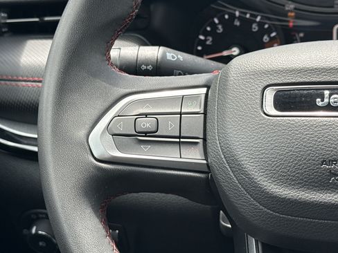 Used 2025 Jeep Compass Trailhawk AWD/4WD image 25
