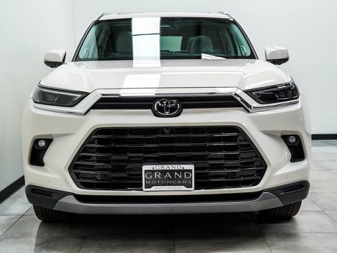 Used 2024 Toyota Grand Highlander AWD image 6