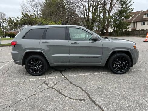 Used 2022 Jeep Grand Cherokee Laredo X image 12