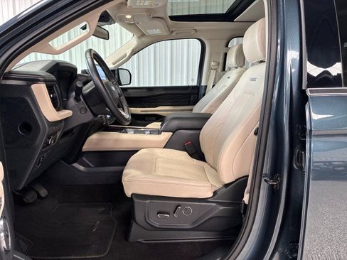 Used 2023 Ford Expedition Platinum AWD/4WD image 8