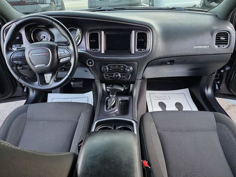 Used 2018 Dodge Charger SXT RWD image 25