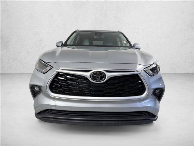 Used 2023 Toyota Highlander XLE FWD image 9
