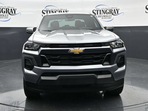 Used 2024 Chevrolet Colorado LT RWD image 2