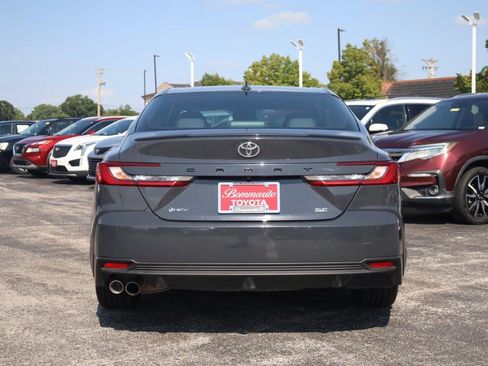 Used 2025 Toyota Camry SE FWD image 5