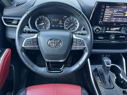 Used 2022 Toyota Highlander XSE FWD image 15