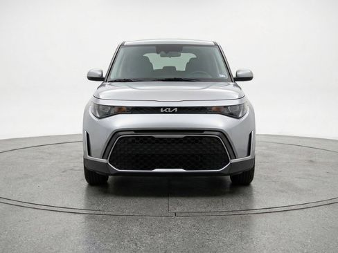 Used 2025 Kia Soul LX w/ LX Technology Package FWD image 2