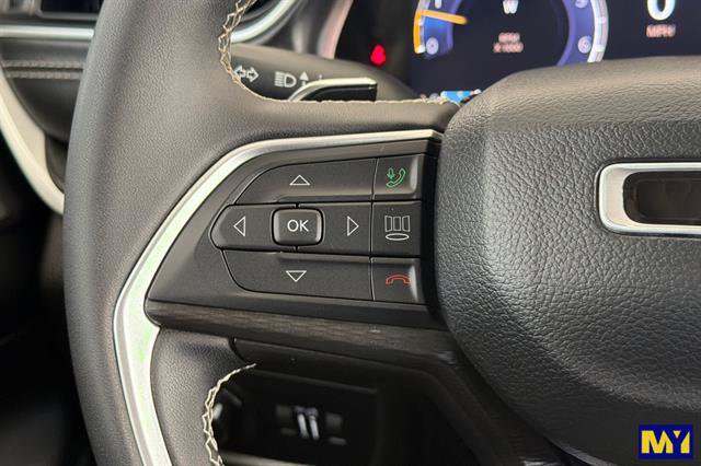 Used 2024 Jeep Grand Cherokee Laredo X RWD image 29